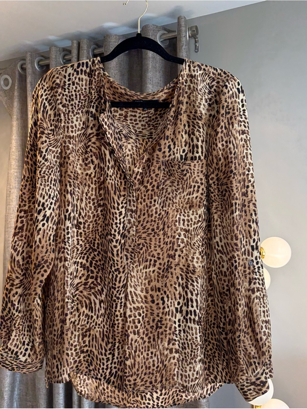 Chaus Leopard Print V-Neck Blouse - Beige Brown. SIZE M. New without tags.